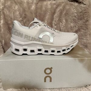 3WE10110838 ON Running Cloudmonster 2 Sand/Frost Women’s Size 8